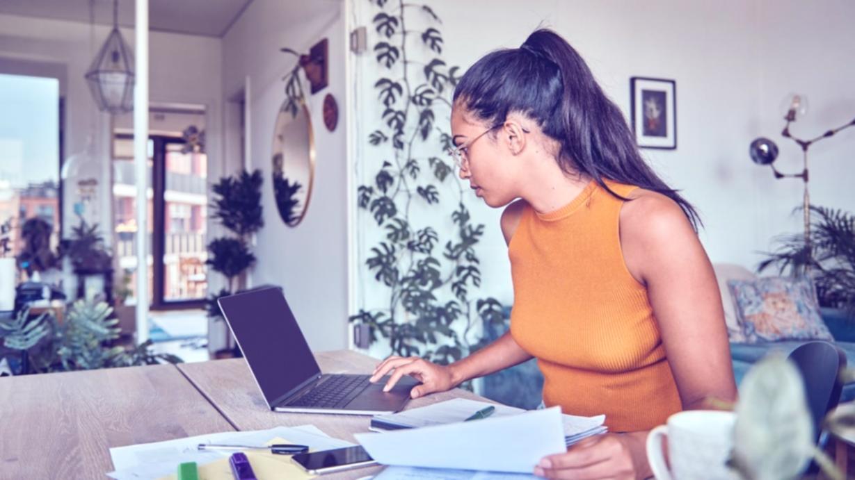 Análisis estadístico de datos empresariales en presentación profesional